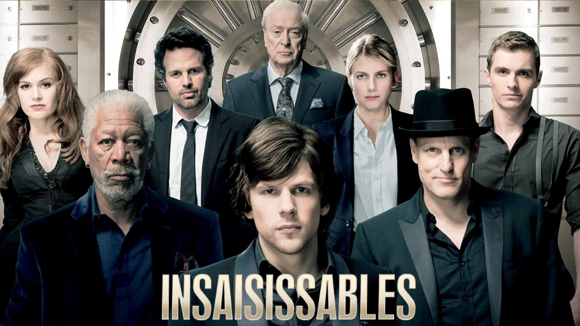 Une affiche de film montrant un groupe de sept personnes en costume sombre devant un grand coffre-fort. Le titre « INSAISISSABLES » est écrit en gros en bas de l'image.