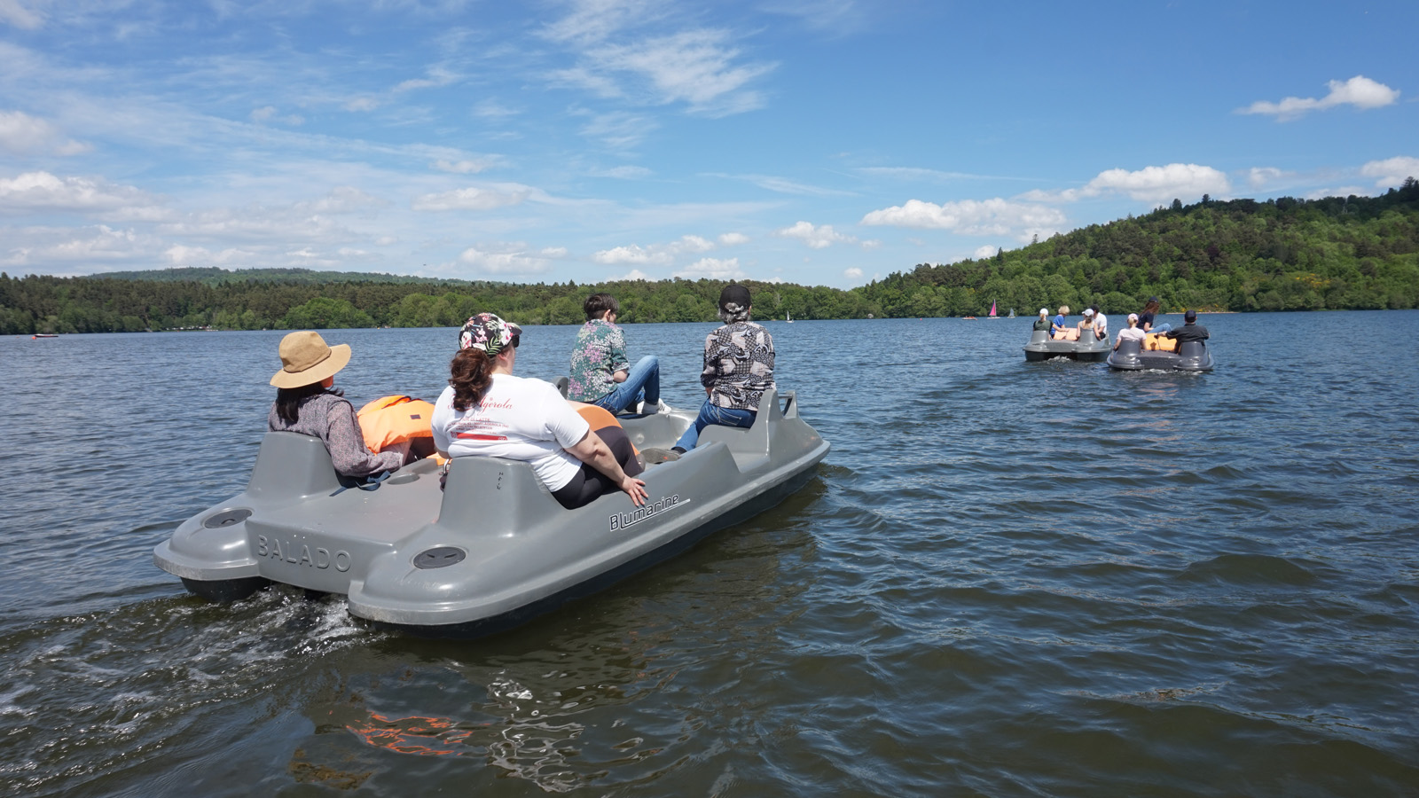 Exploration du lac d'Aydat en pédal'eau : visite commentée | Pavillon Bleu