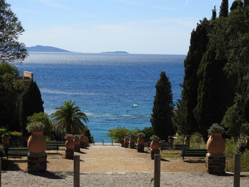 Escalier monumental proche plage du Rayol ouest