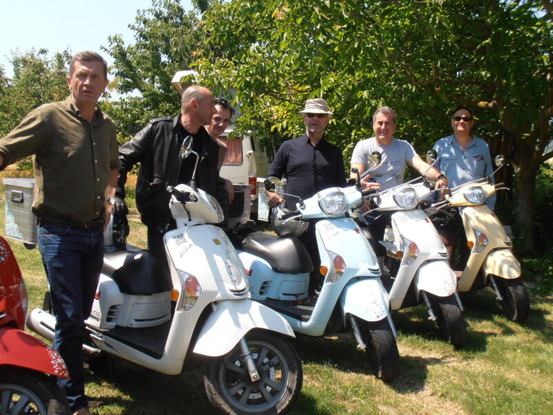scoot nomad sortie en famille  en scooter drome provençale