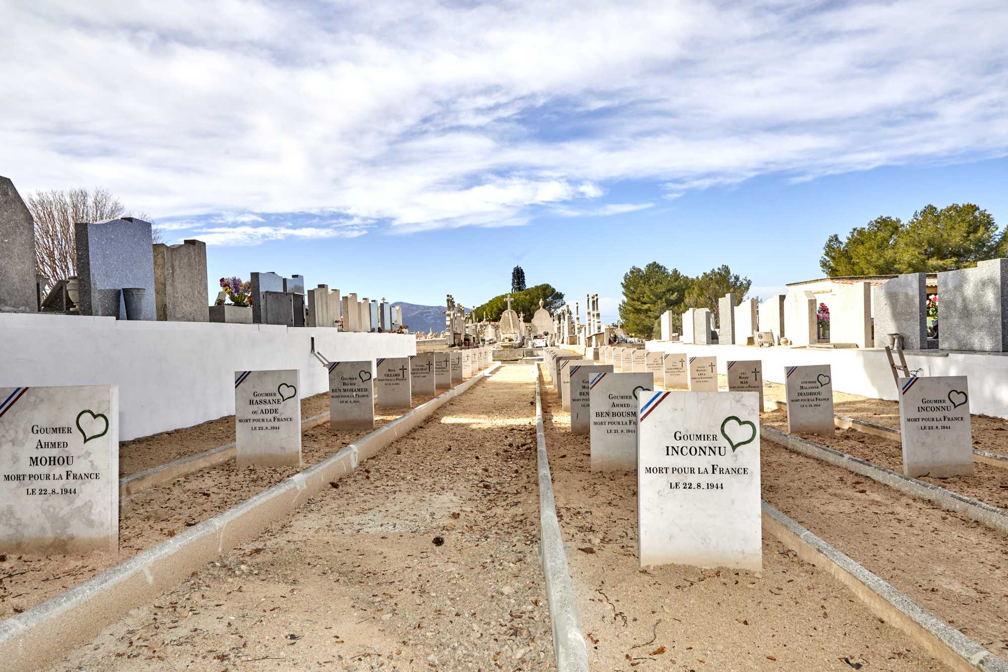 Carré militaire du cimetière des Passons