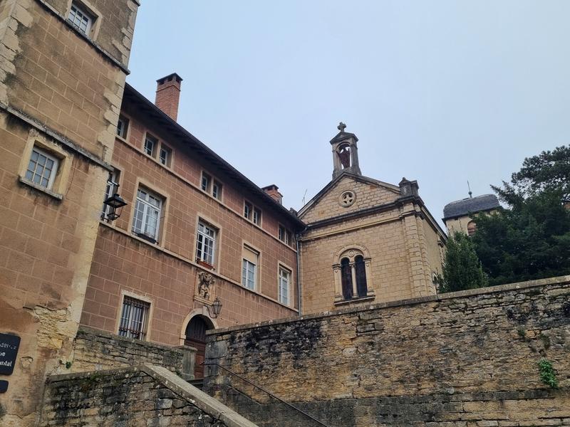 Prier et guérir : visite guidée de l'apothicairerie et de la chapelle des Visitandines à Crémieu_Crémieu