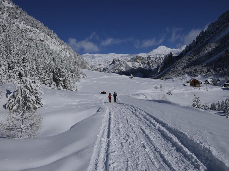 Fin d'année conviviale sur les raquettes à Cervières - Fugues en Montagne_Cervières - © Fugues en Montagne