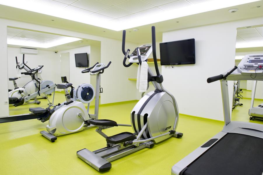 équipements sportifs dans la salle salle de sport à l'Adagio City Aparthotel de Vincennes 