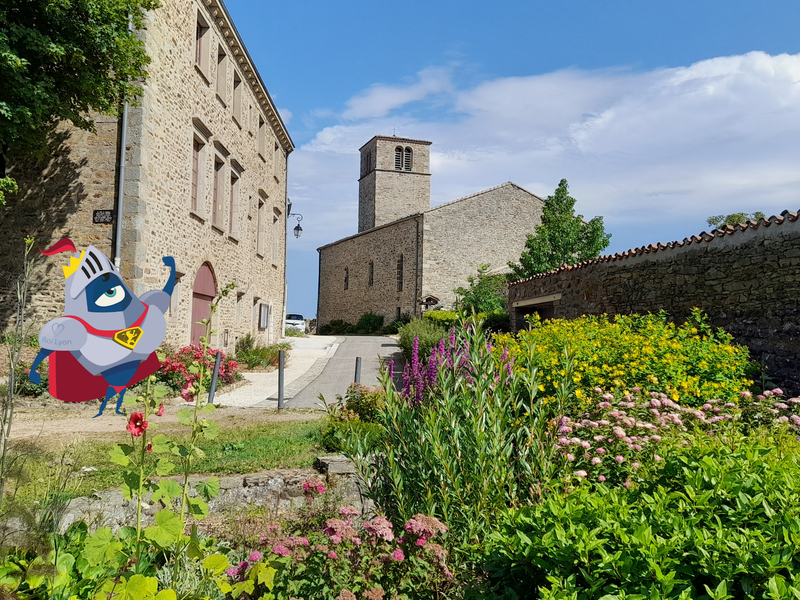 Vue sur l\'église et le château avec Graal