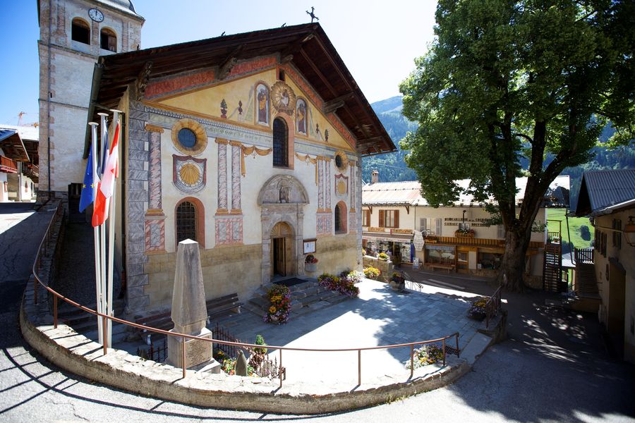eglise-hauteluce-facade-ete
