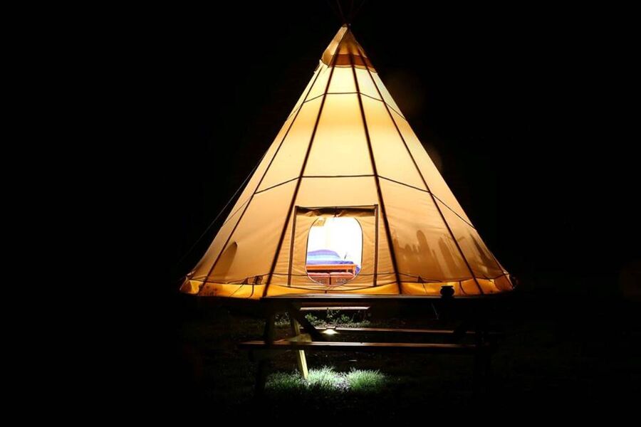 Domaine du Balbuzard - Bulle, maison de hobbit, yourte, tipi et roulotte