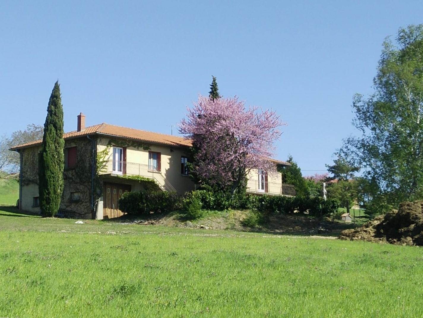 Grand Gîte de Dalbepierre - 15 personnes à St Laurent d'Oingt/Val d'Oingt - dans le Beaujolais - Rhône.