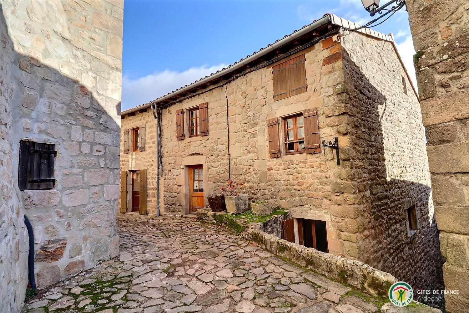 Gîte Les Ruches au coeur du village de caractère