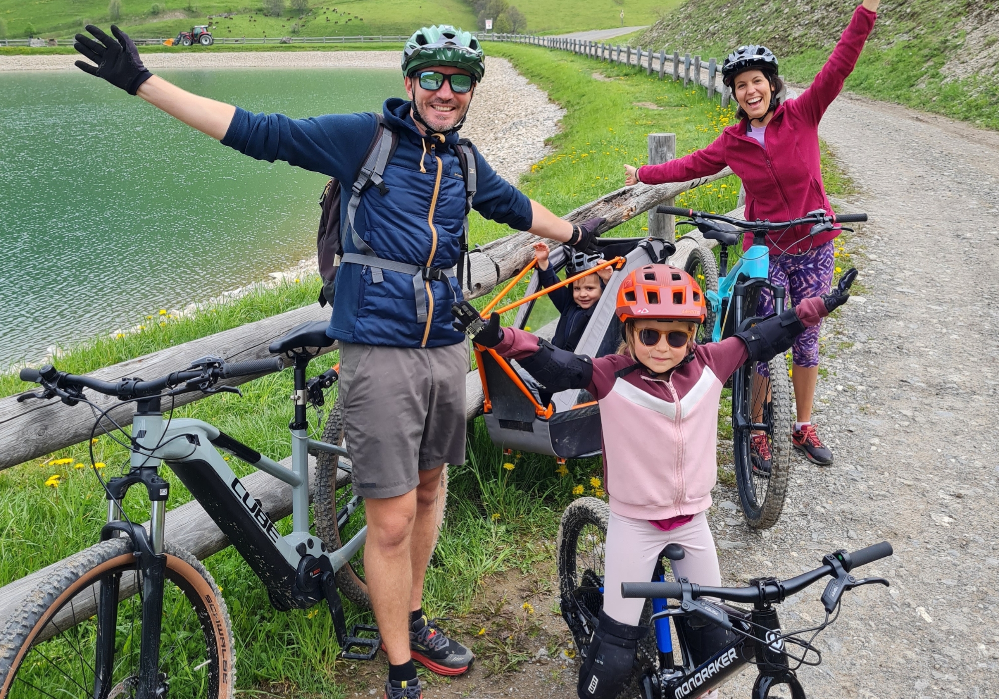 photo faille vélo devant le lac de la cour