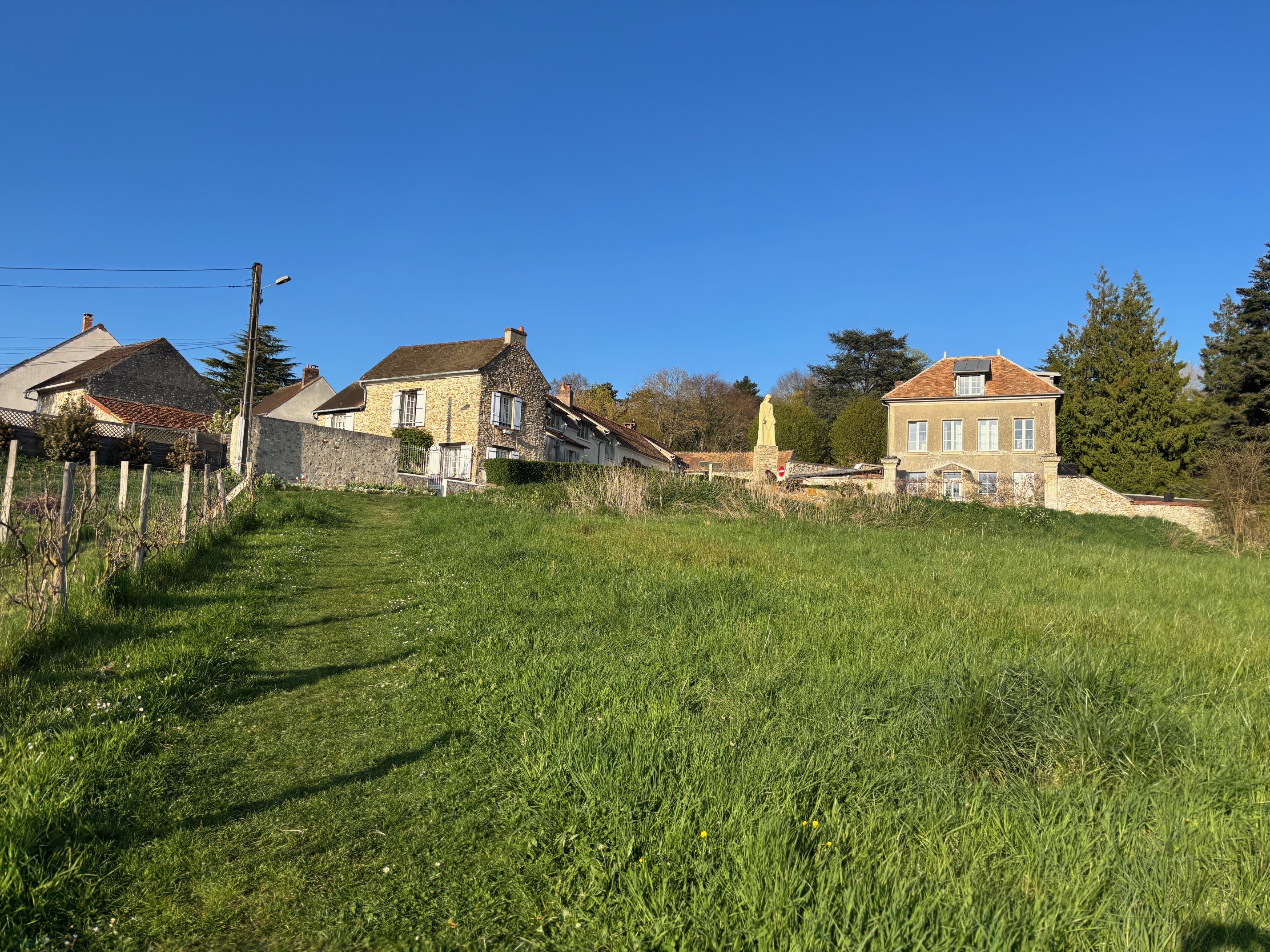 Art et vagabondages : petites rues et belles maisons de Marines