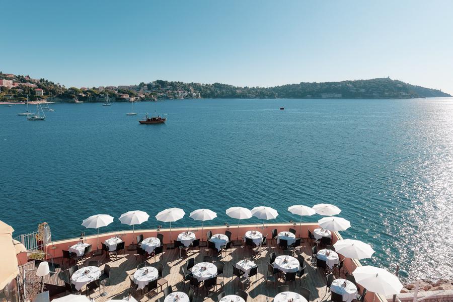 2-La MayssaBeach, restaurant Villefranche-sur-mer, restaurant poisson, cuisine méditerranéenne, terrasse au soleil, cocktails Villefranche-sur-mer, restaurant au soleil, cuisine méditerranéenne, restaurant moderne, nice view