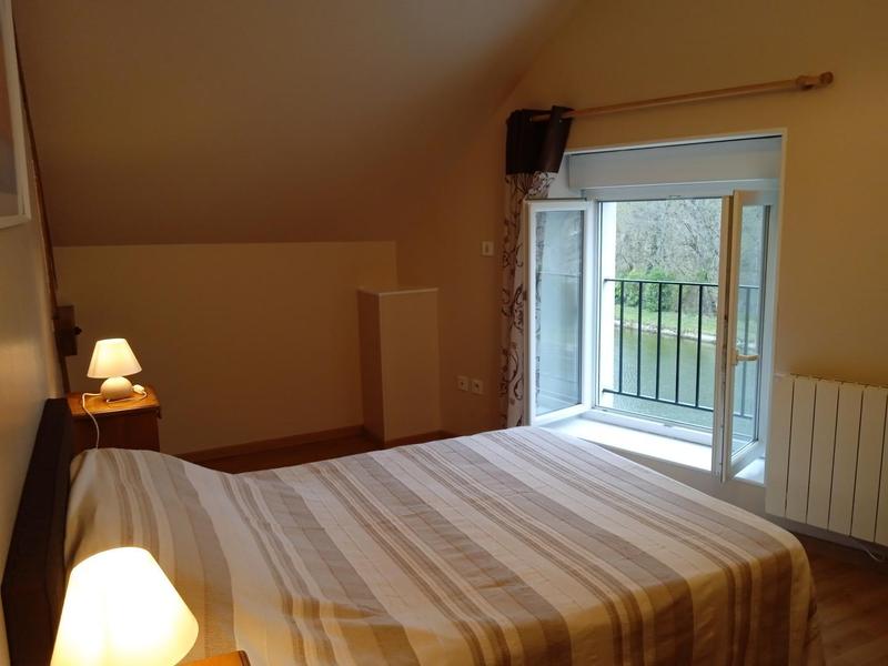 Chambre donnant sur le canal du Loing
Gîte rural Beaumoulin (n°255)
- La Madeleine sur Loing -