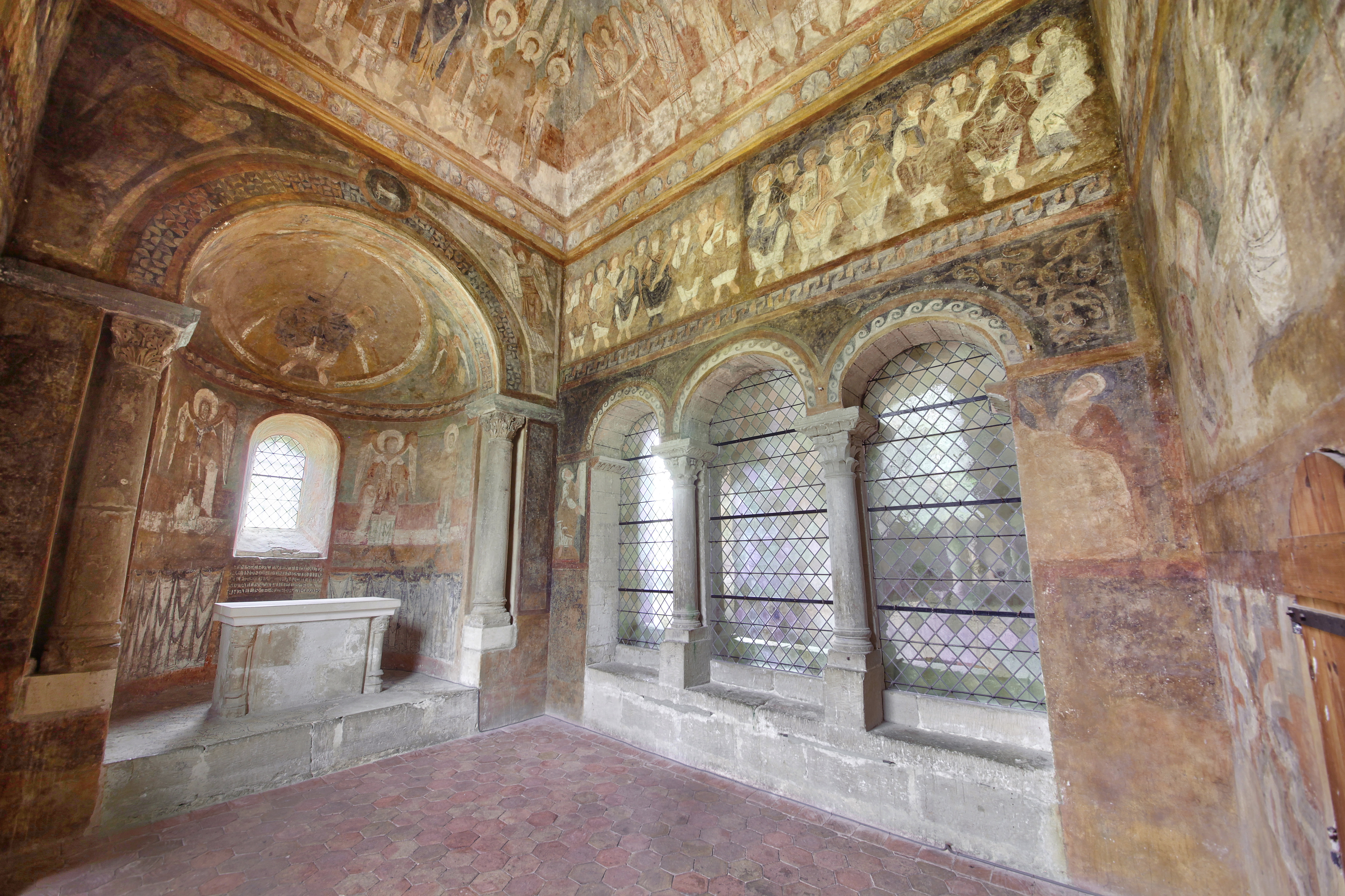 Visite guidée de l'église abbatiale et les fresques romanes de Saint-Chef