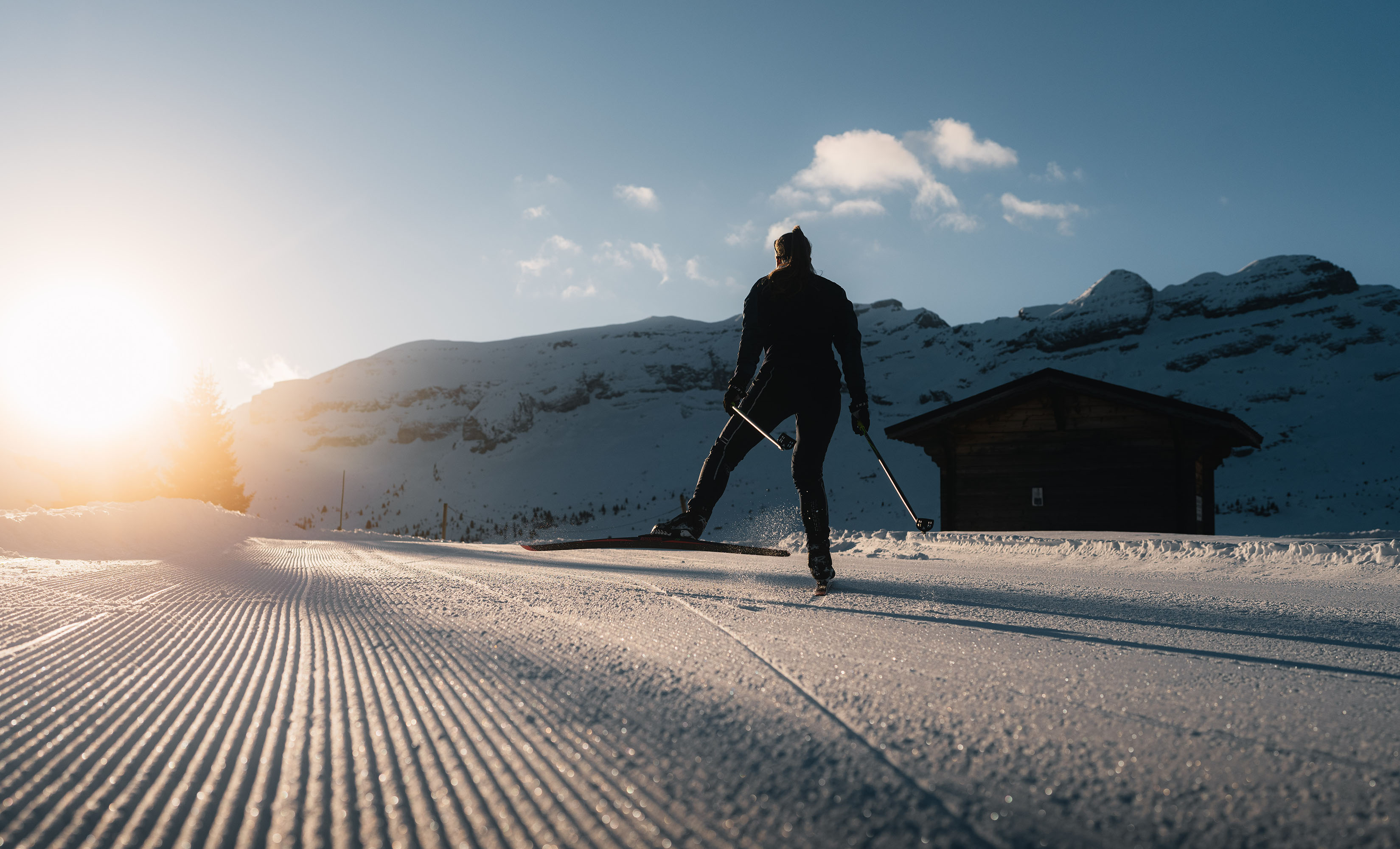 Langlaufster op de piste “Le Plateau” bij de Col de Pierre Carré in Flaine