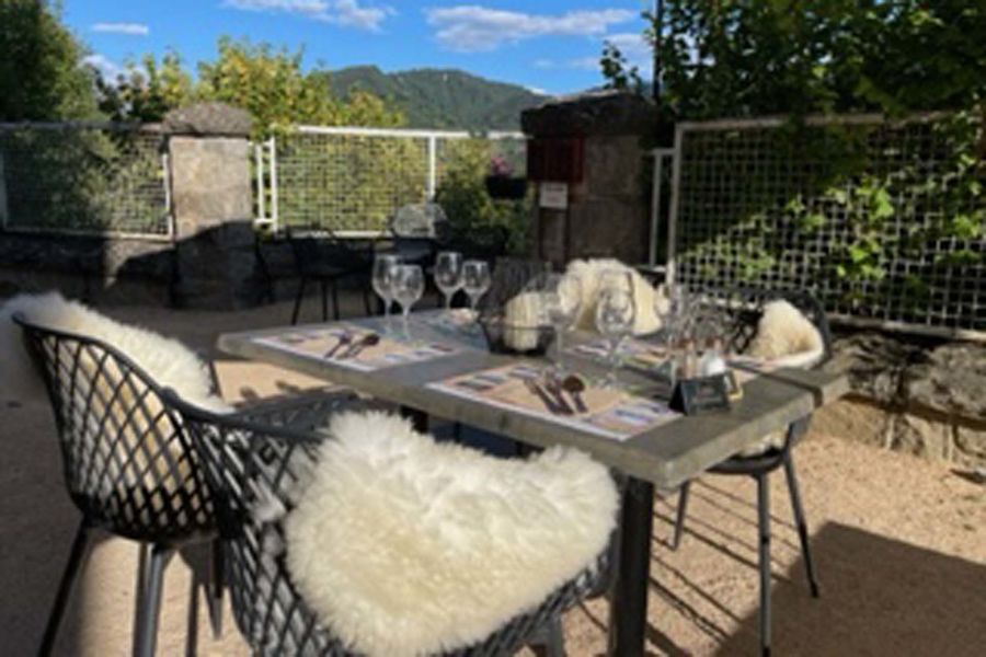 La table de Graël by La Roche des Fées