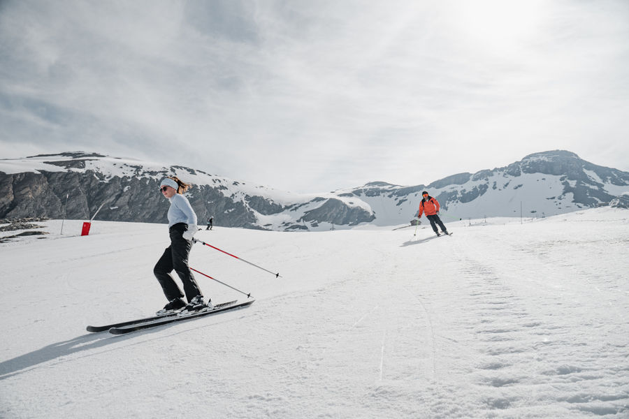Ski d'été sur le glacier du Pisaillas à Val d'Isère