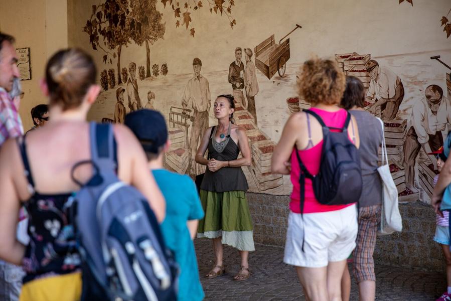 Thueyts - visite commentée fresque cerises