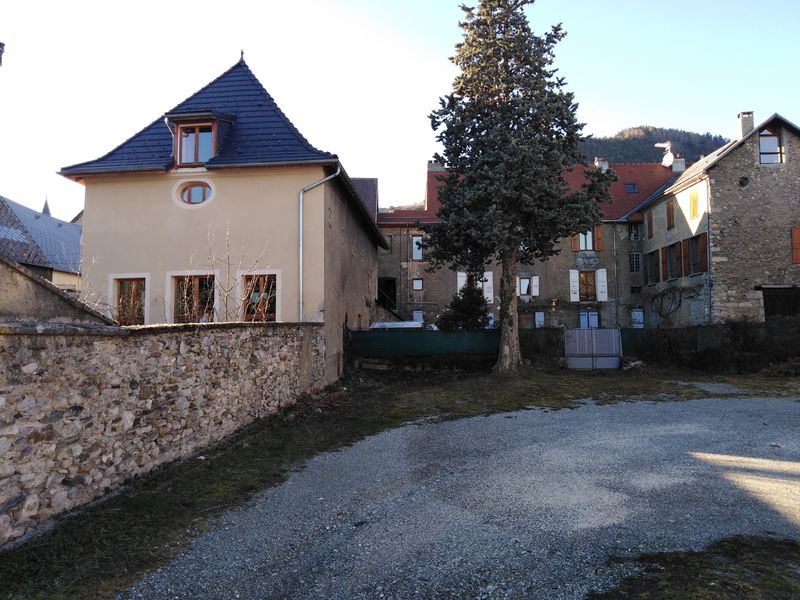 Habitation actuelle (ancien temple protestant)