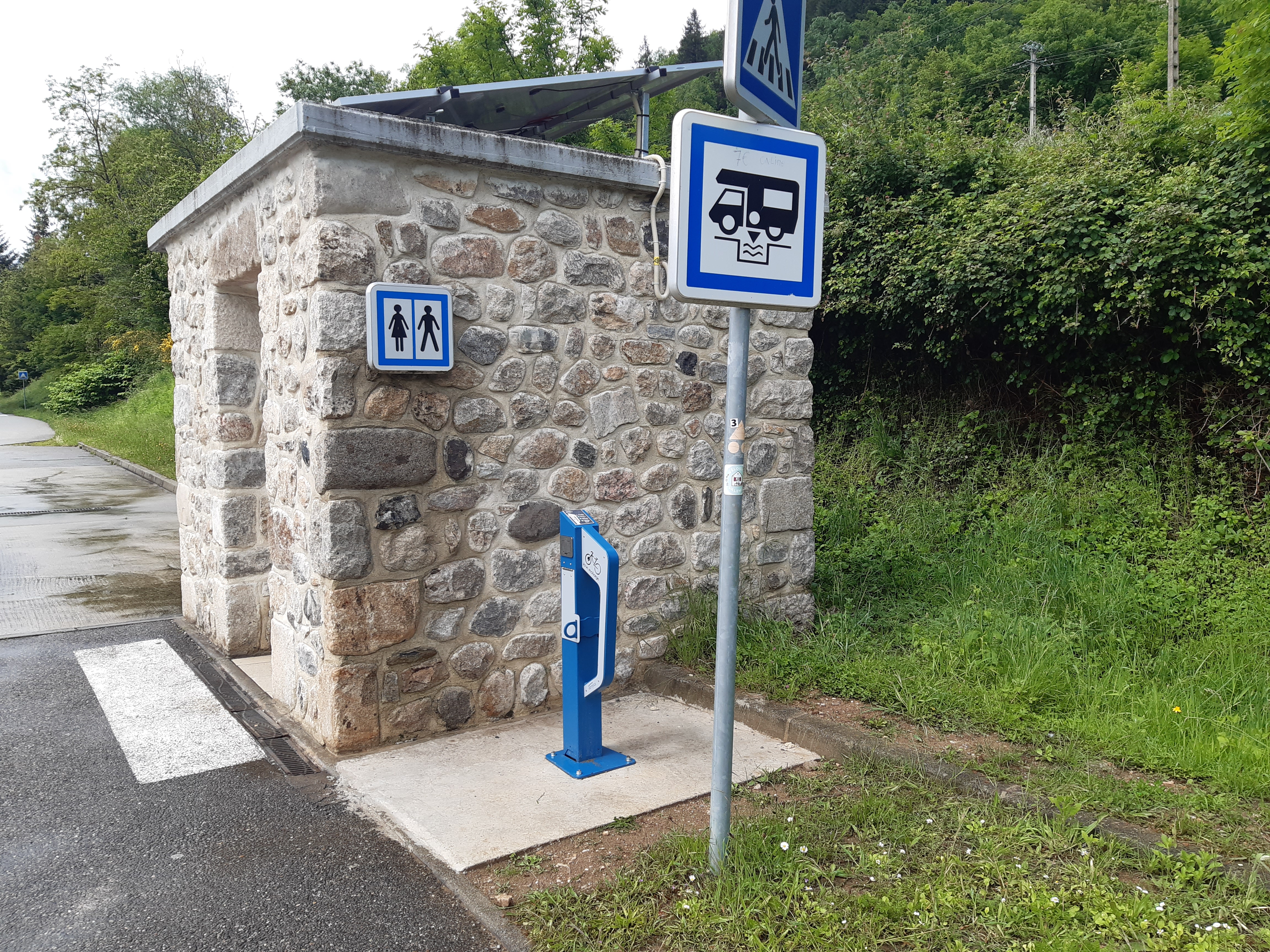 Borne de recharge VAE – Aire des Collanges (Dolce Via)