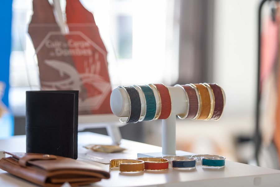 Bijoux en Cuir de Carpe de Dombes