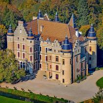 chateau-de-pupetieres_vue-aerienne-960x960.jpeg