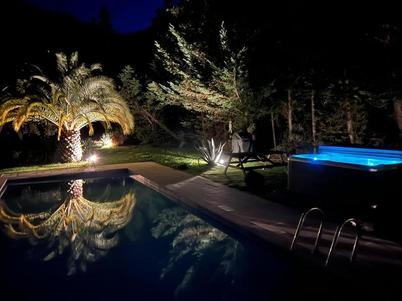 Villa palmeraie Nice® Aspremont 06 -Vue de nuit-Gîtes de France des Alpes-Maritimes
