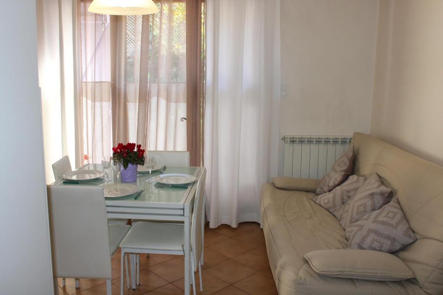 Gîte La Roche Rouge-Coin repas/Canapé-Colomars-Gîtes de France des Alpes-Maritimes