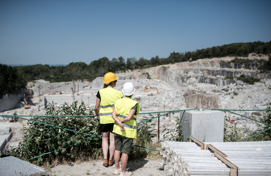 En coulisse, visitez un des plus grands centres d’exploitation de granit au monde