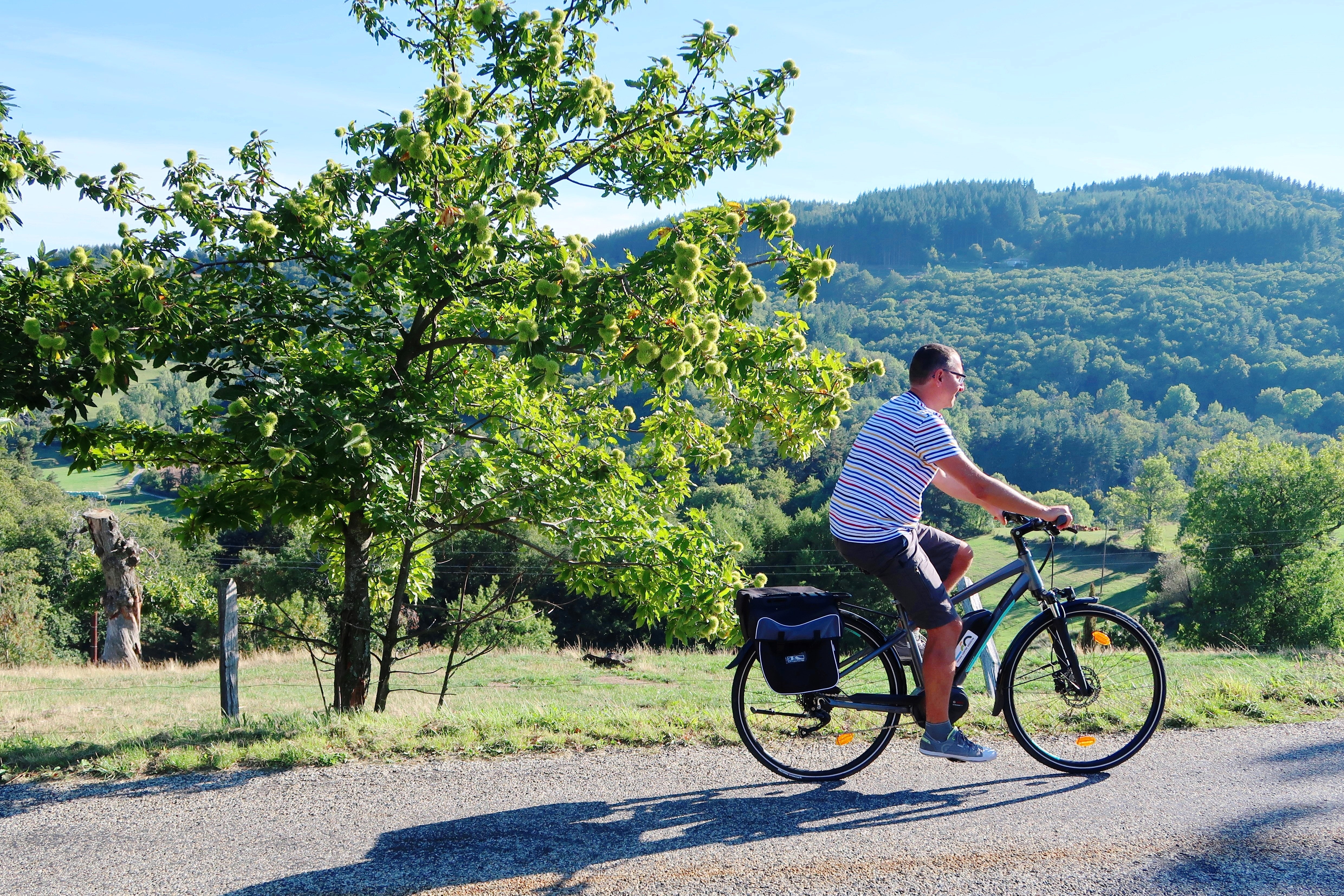 Faites l’Ardèche à vélo… sur les voies douces, les voies vertes et les routes de l’Ardèchoise. : Location de vélos à assistance électrique
