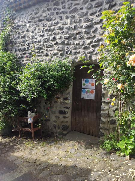 Entrée du studio de massages