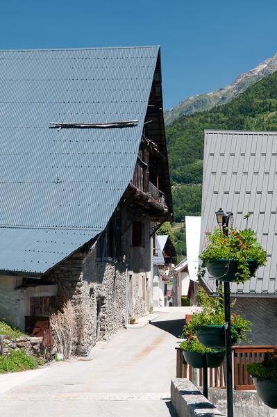 Allemond village