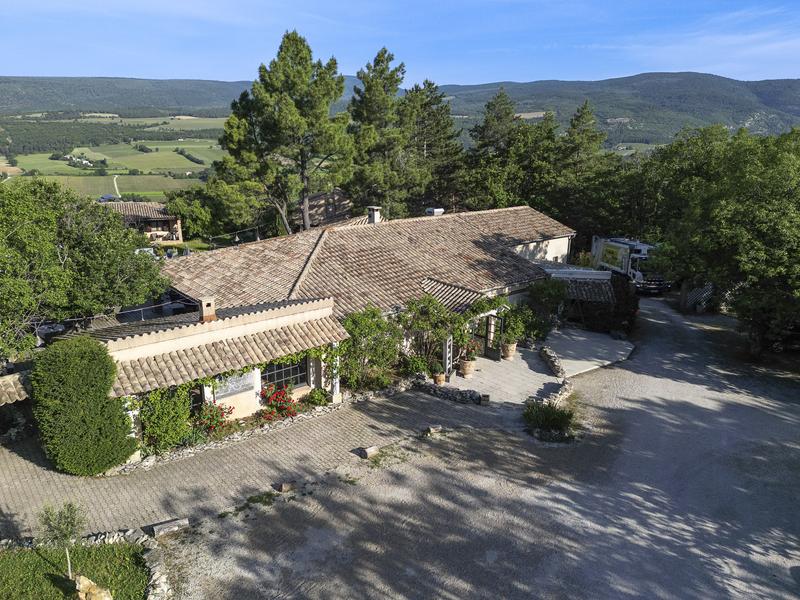 Domaine du Val de Sault parking privée et sécurisé