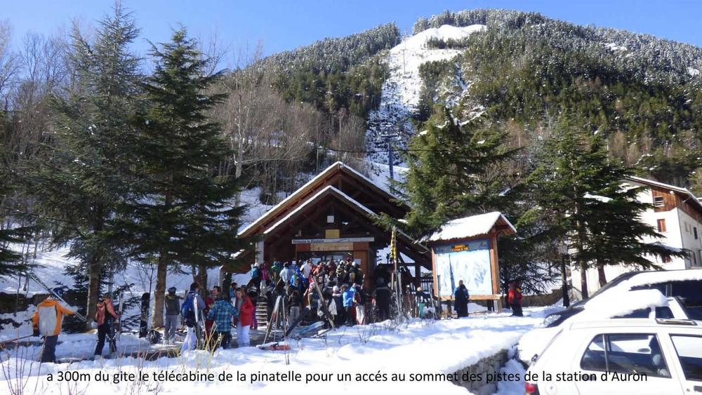 a 300 m le télécabine de la Pinatelle accès direct au somment des pistes de la station d'Auron 