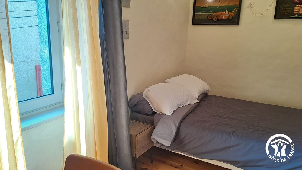 Chambre avec lit en 120x190cm