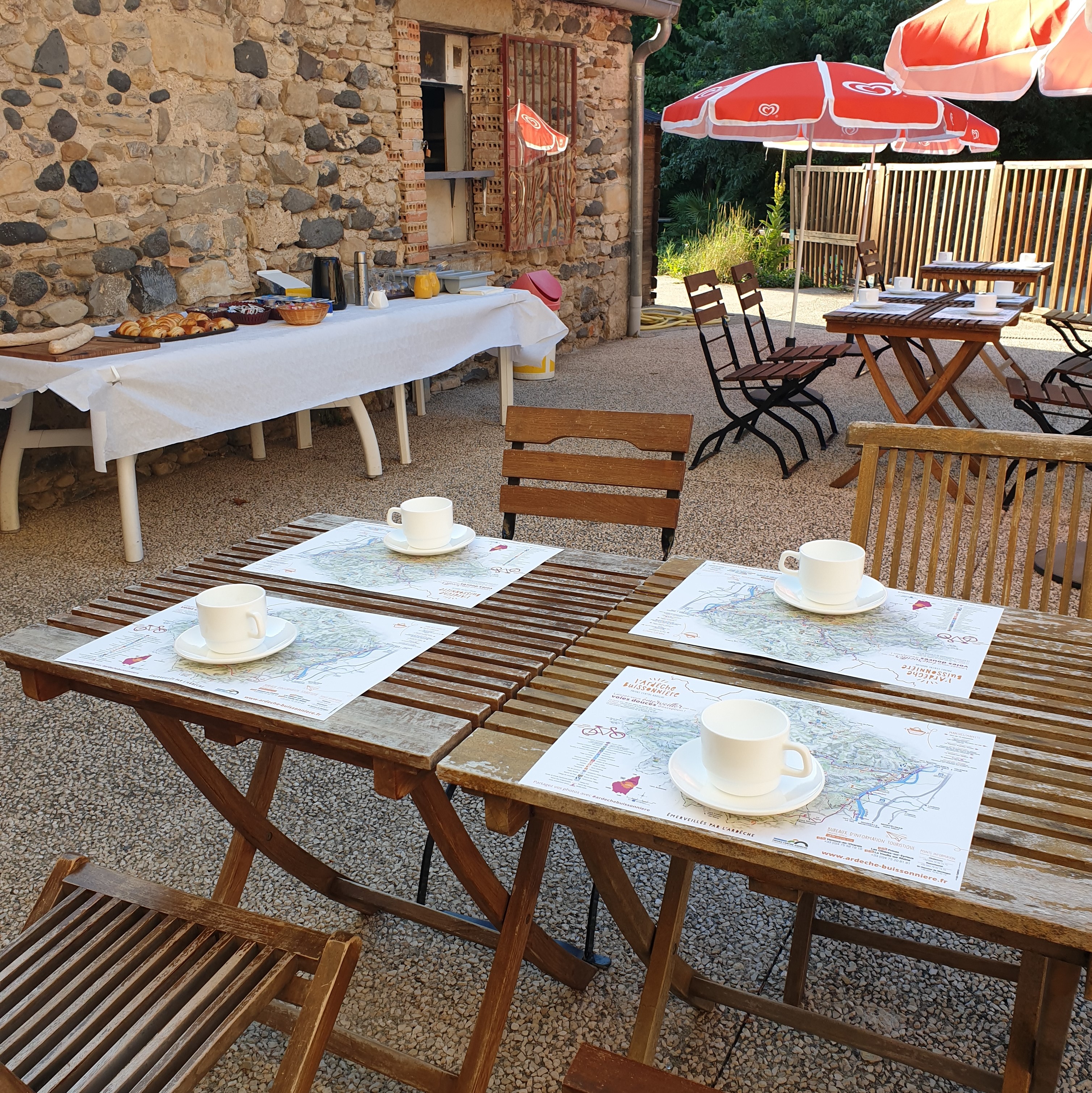 Prenez place sur la belle terrasse du Moulin d'Onclaire Camping ?