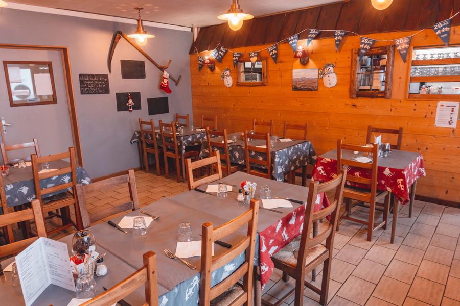 La salle du restaurant La Bouille au Corbier