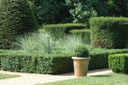 BIONNAY le jardin ` la francaise 143