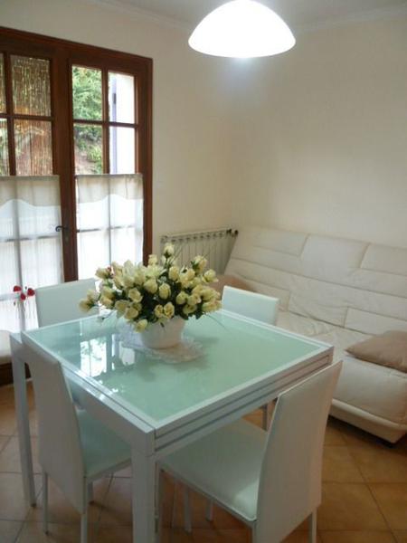 Gîte La Roche Rouge-Coin repas/Canapé-Colomars-Gîtes de France des Alpes-Maritimes