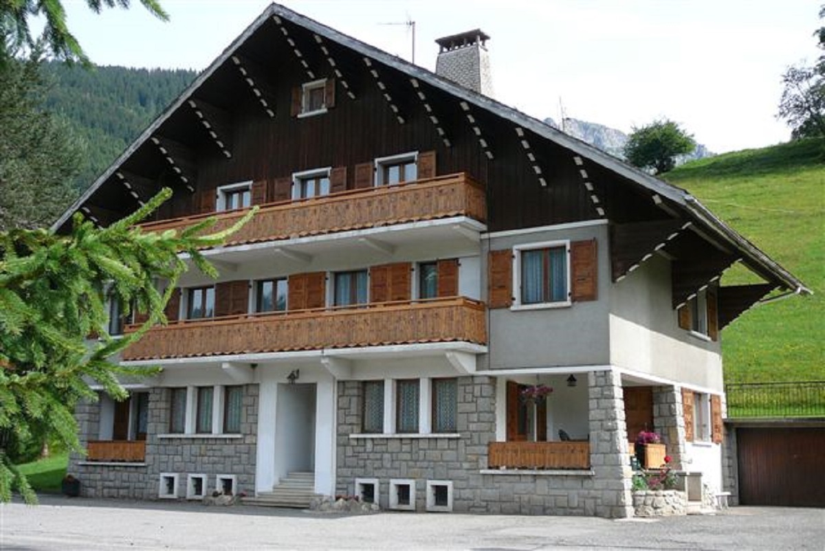 Apartment in chalet 