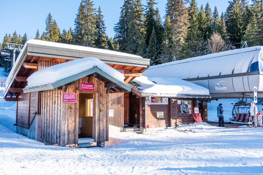 Caisse automatique vente de forfaits Gare inférieure du télésiège du Proclou_Avoriaz