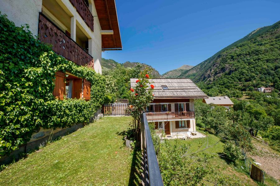 Gîte Les Cerisiers-Vue depuis le gîte-Saint-Étienne-de-Tinée-Gîtes de France des Alpes-Maritimes