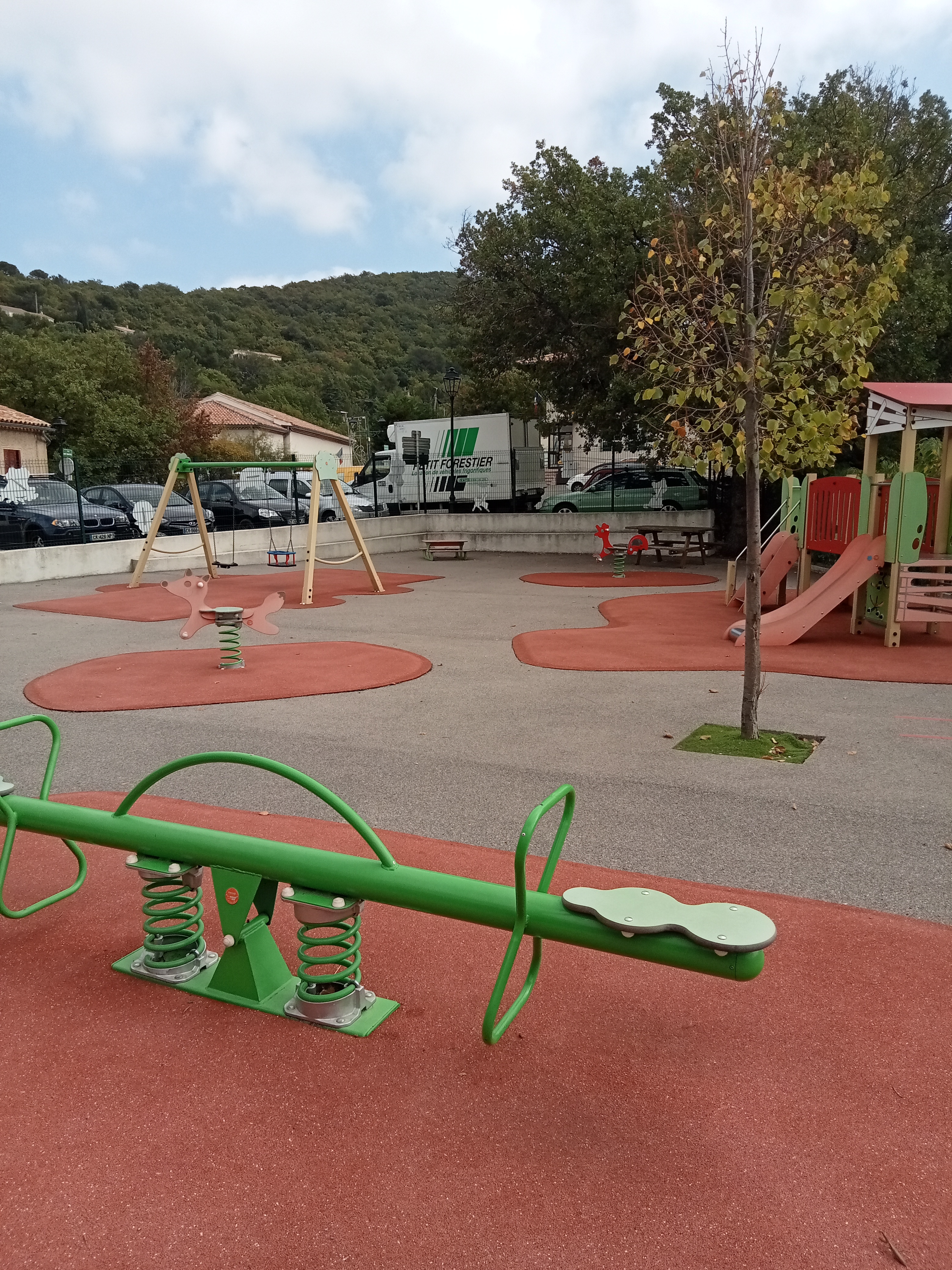 Jardin d'enfant Robert Deleuil  (village), Mimet - photo 2