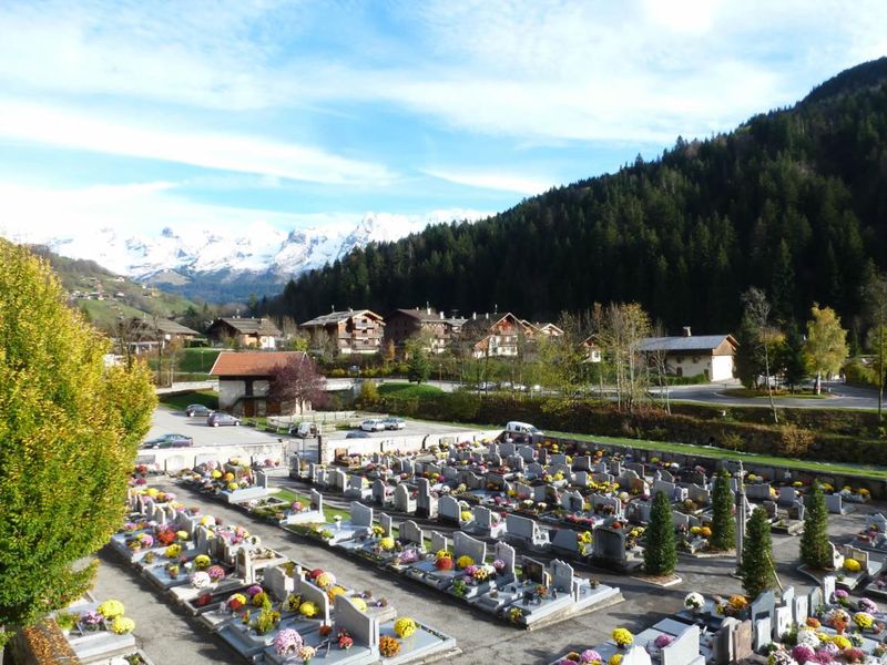 Cimetière du Grand-Bornand à la Toussaint
