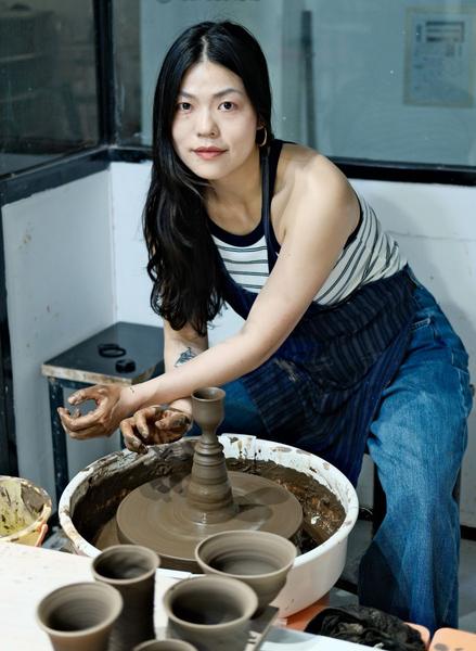 Yin Chang à son tour de potier 