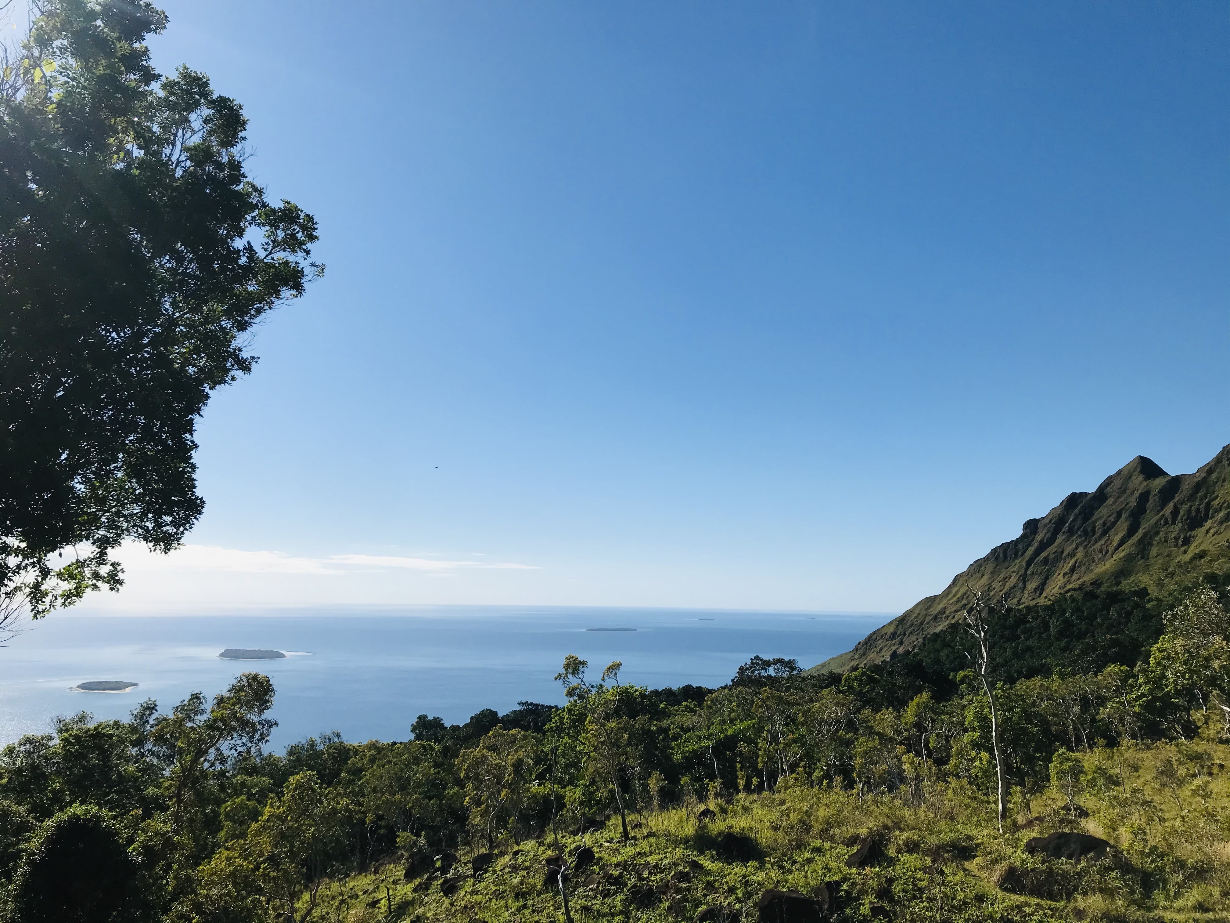 Sentier libre des roches de la Ouaième