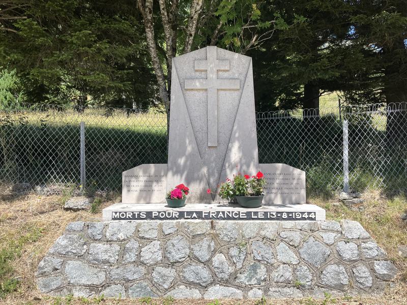 La stèle du souvenir_Alpe Du Grand Serre