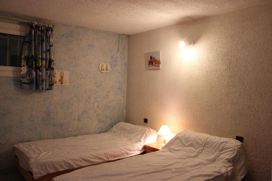 Gîte Au Plan de Carros-chambre avec 2 lits 90x190-Carros-Gîtes de France Alpes-Maritimes  