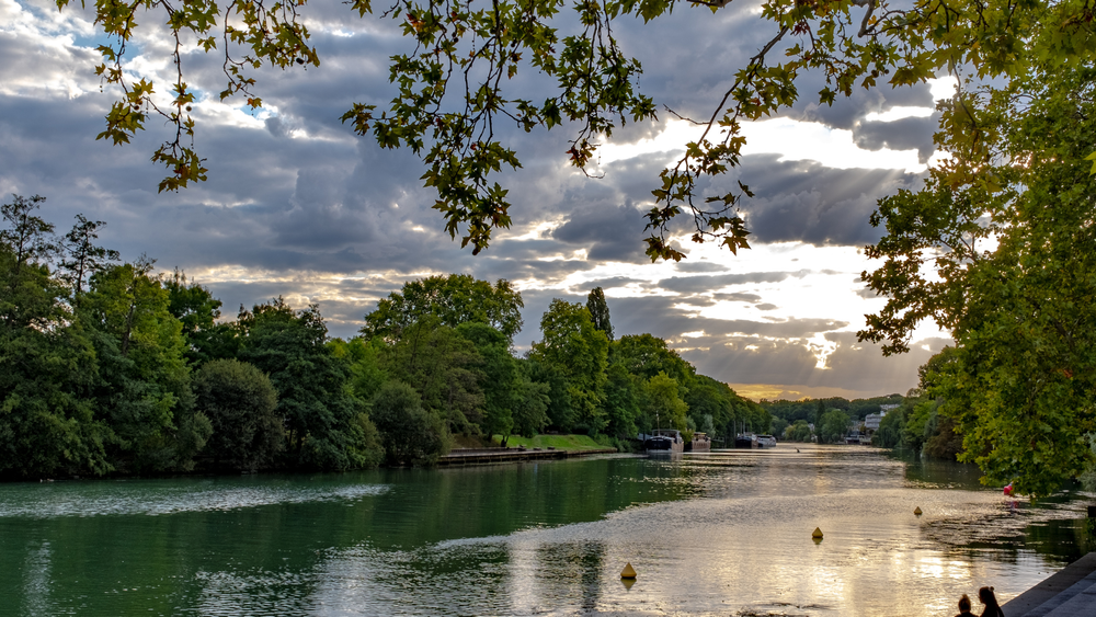 Photo d'un paysage des bords de Marne en fin de journée 