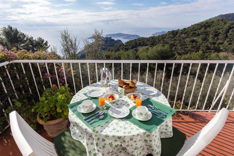 Chambre d hôte Domaine Pins Paul-Petit déjeuner-Eze-Gîtes de France Alpes-Maritimes
